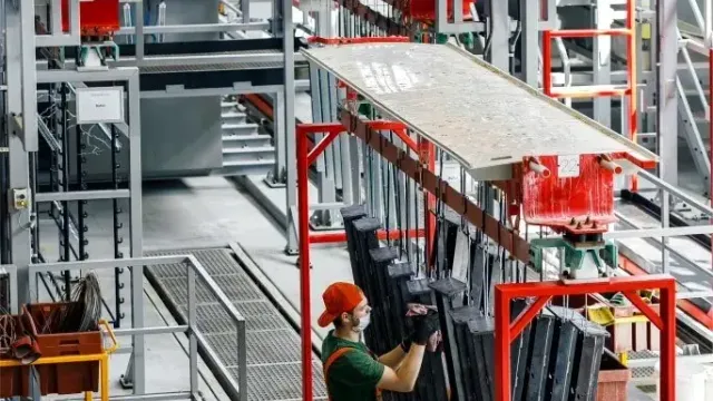 Galwanizernia – co to jest i jak działa? Przewodnik po procesie galwanizacji metali