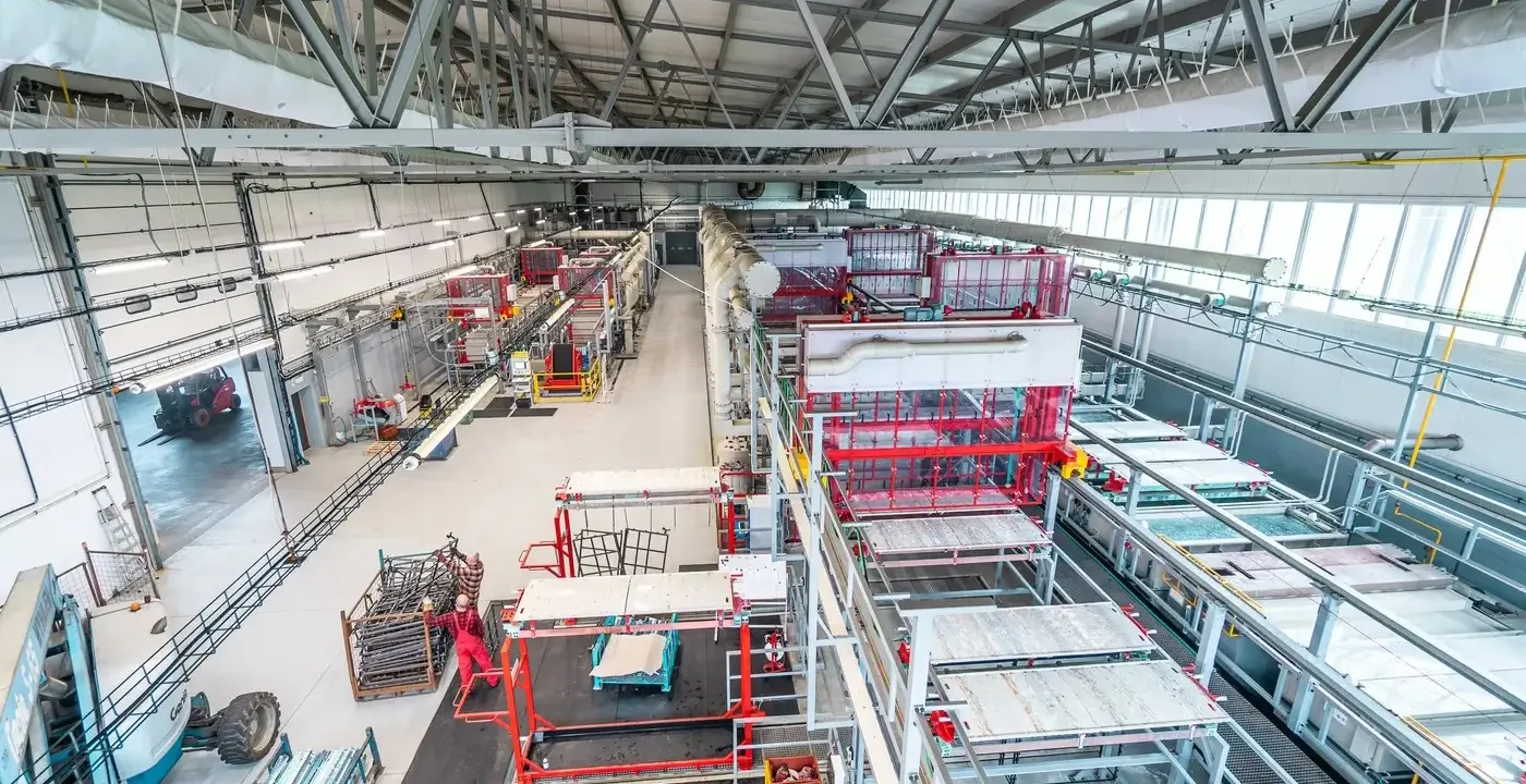 Cynkowanie ogniowe w Strumet – pełny proces technologiczny, który zapewnia wieloletnią ochronę konstrukcji stalowych