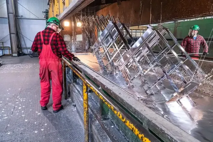 Jak wygląda malowanie proszkowe aluminium i kiedy warto je wybrać